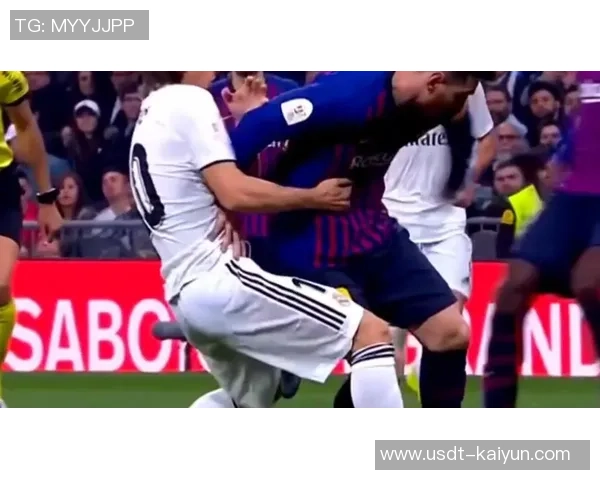 梅西在球场上的搞笑瞬间让人捧腹大笑的足球趣事合集 梅西在球场上的搞笑瞬间让人捧腹大笑的足球趣事合集