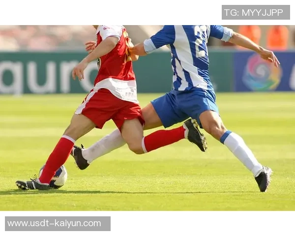 耐克足球碎钉鞋助力球场表现提升让你在比赛中尽显风采